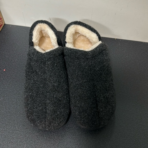 NY Other - NY Men’s nwot slipper